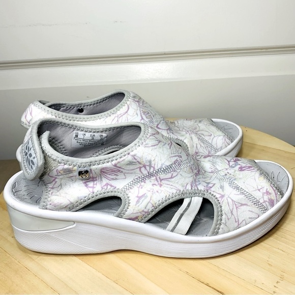 Bzees Spirit White Lilas Wedge Platform Sandals Comfort Floral Neoprene Shoes 9 - Picture 12 of 15